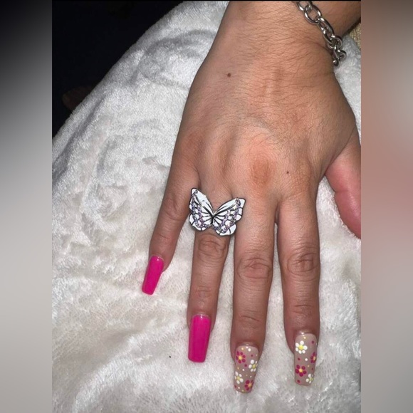 Cubic Zirconia Decor Butterfly Design Ring - Picture 8 of 9